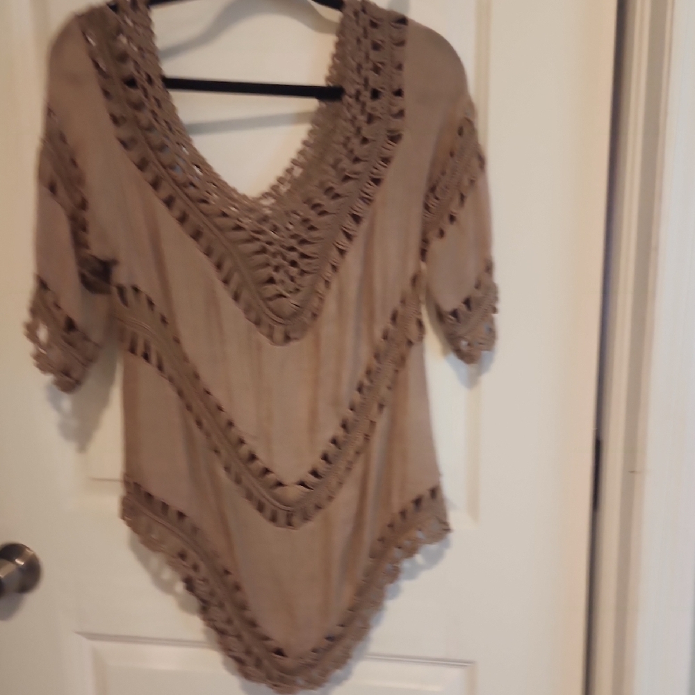 Dreamers Womans Boho Tan Crochet Top 3/4 Sleeve Lightweight, V Neck